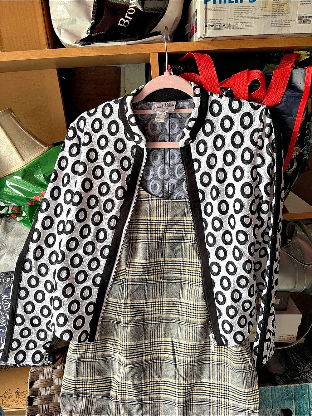 Joseph Ribkoff Trends Geometric Bomber Jacket Black & White Size Medium NWT